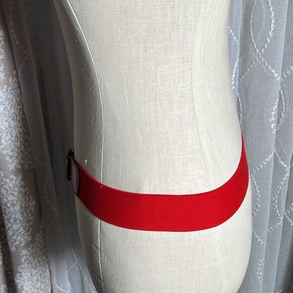 VINTAGE Anne Klein red stretch belt with gold buckle. - Picture 3 of 8